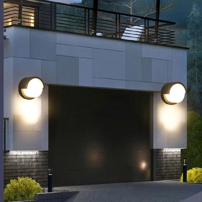 LUMO 12W R160 Black LED Outdoor Light