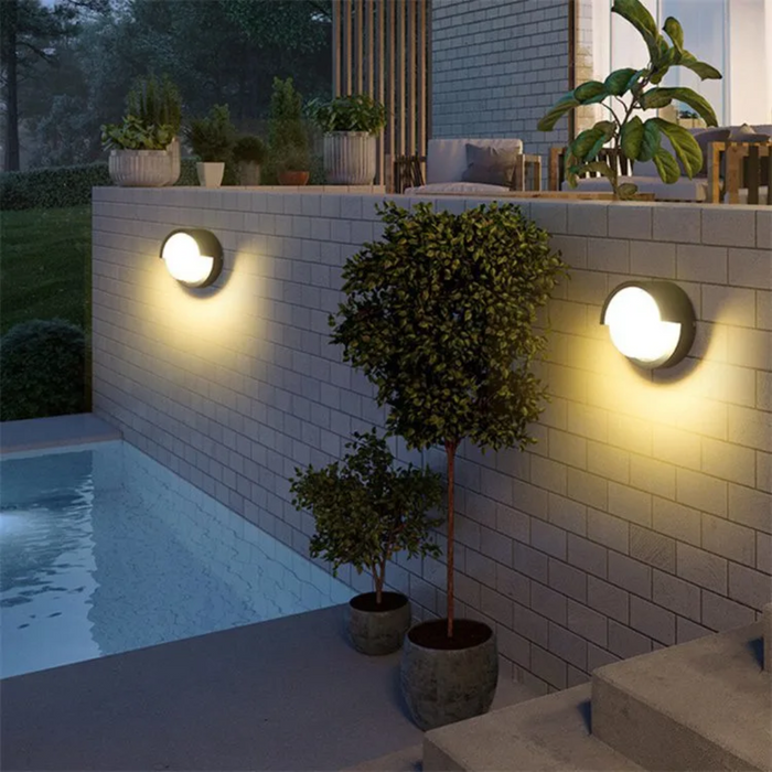 LUMO 12W R160 Black LED Outdoor Light